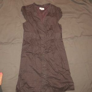 Women’s short sleeve dress.